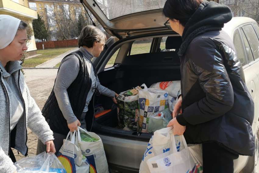Religious sisters in Ukraine relieve the pain