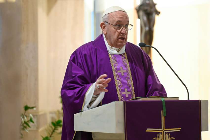 Pope Francis: Priests caring for COVID-19 patients are heroes