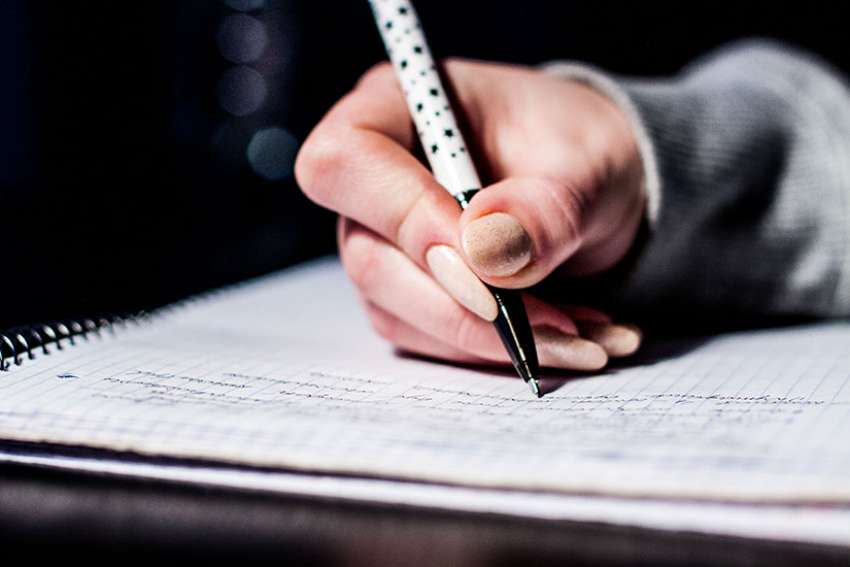 Minnesota writer helps incarcerated women pen stories of hurt, hope