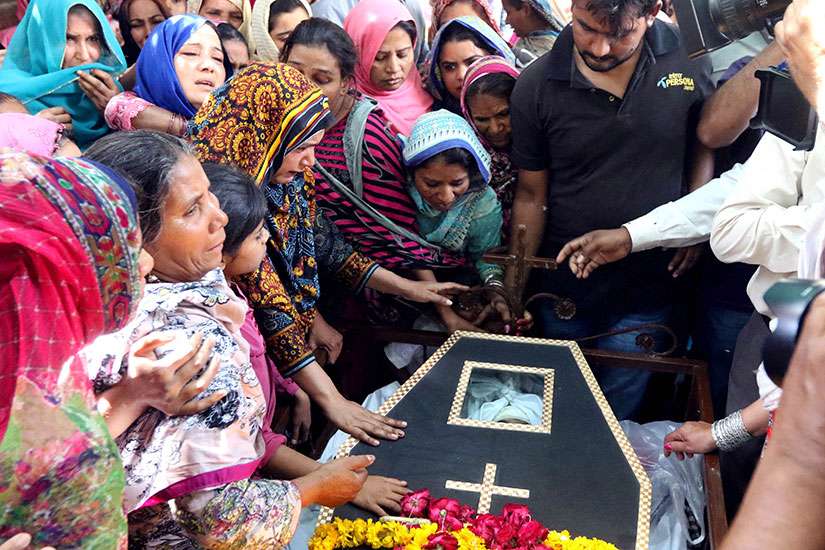 Pope asks Pakistan government to ensure safety of Christians