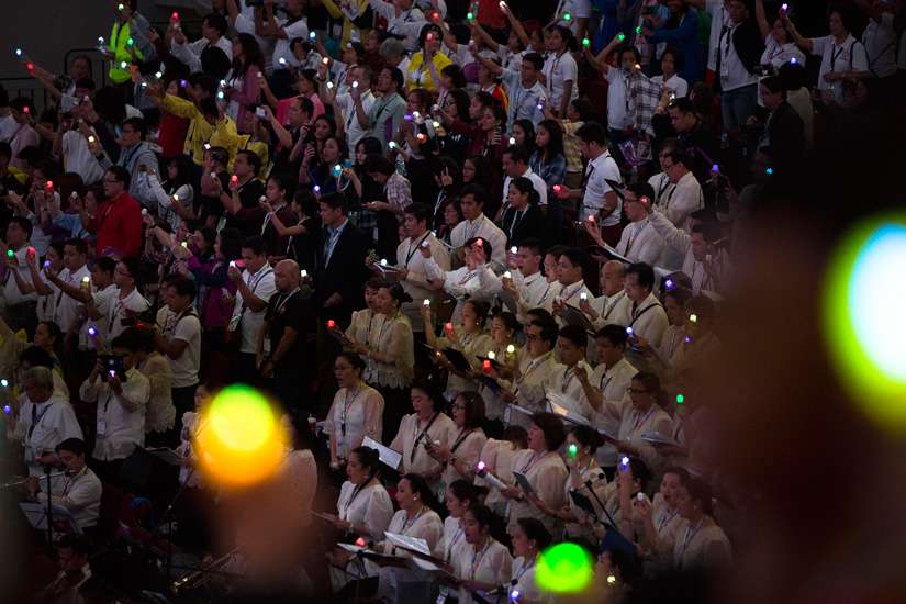 Pope tells Filipinos same-sex marriage threatens family