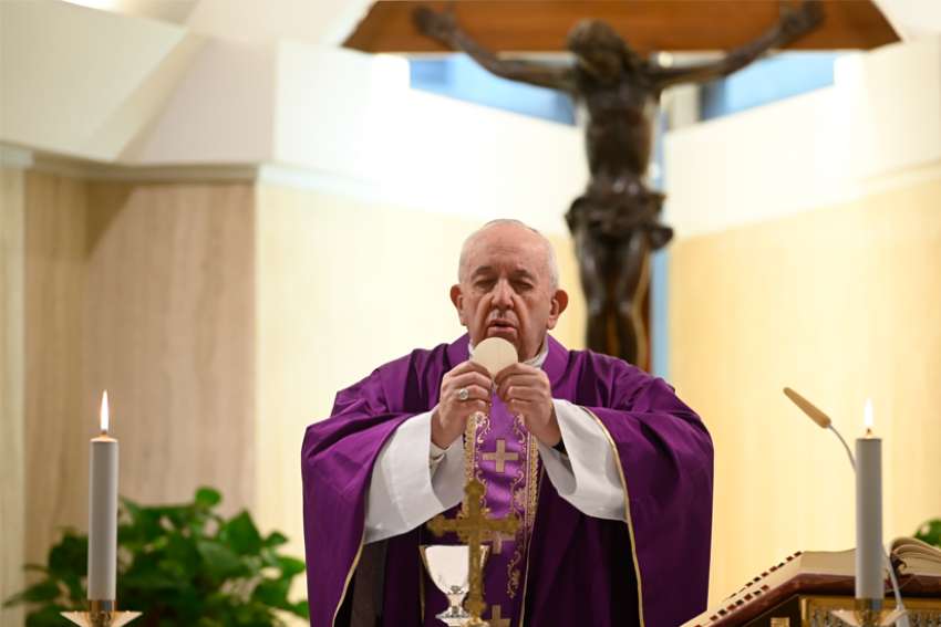 Vatican confirms Pope Francis does not have COVID-19