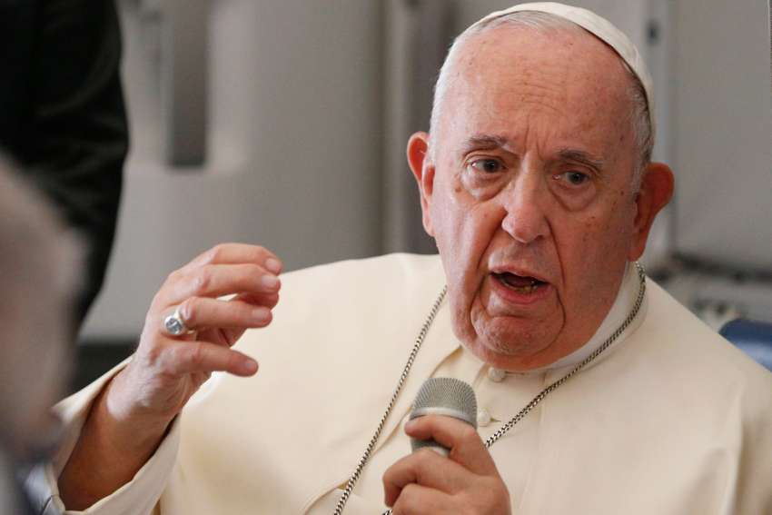 Arms trade is a 'plague,' Pope Francis says on flight back from Africa