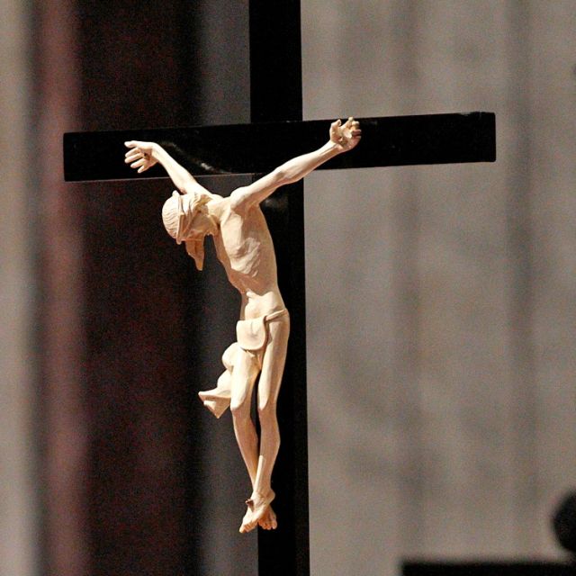 Joys, sufferings of families focus of Pope's Good Friday Via Crucis 