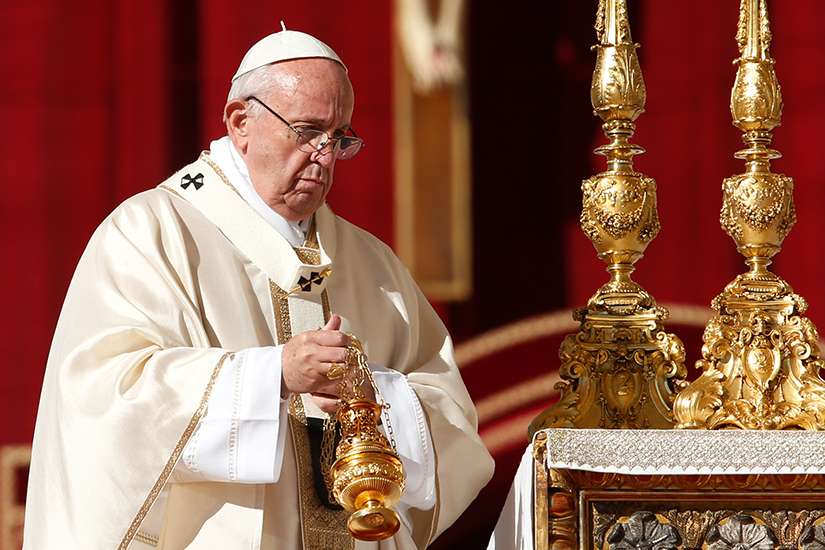 Pope's homily: Look to new saints to practice Christian love every day