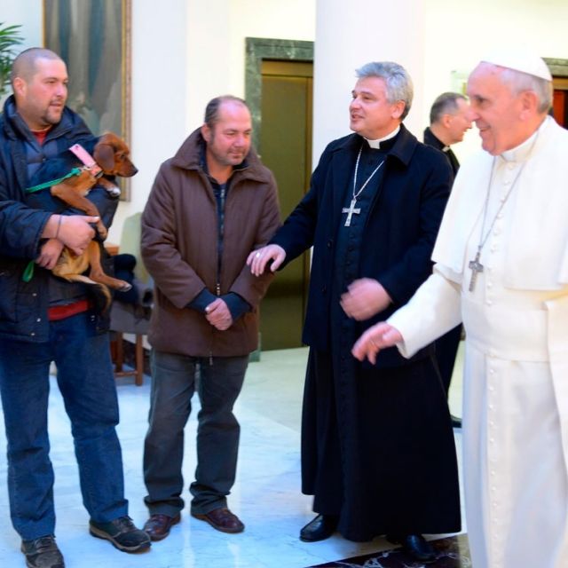 Pope celebrates birthday having breakfast, Mass with homeless men