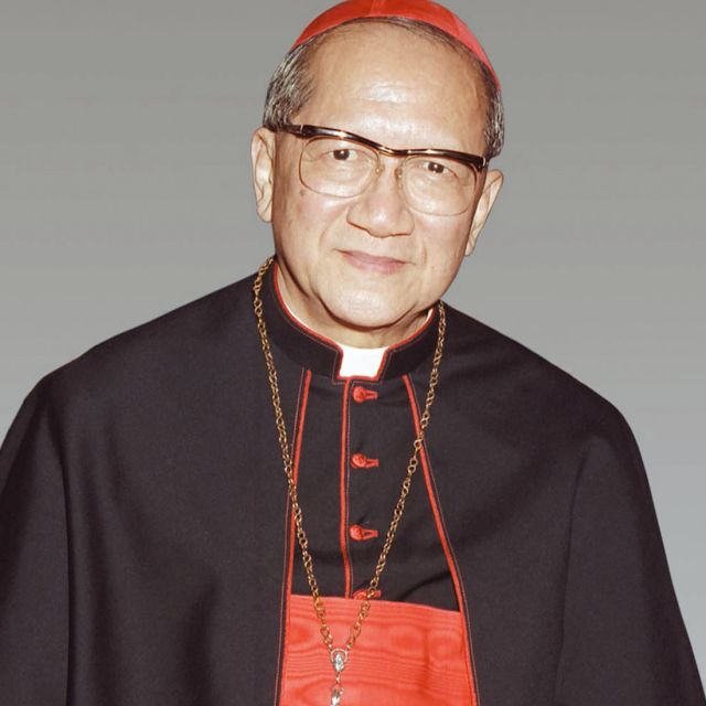 Vietnam pulls visas of diocesan group promoting cardinal's sainthood 