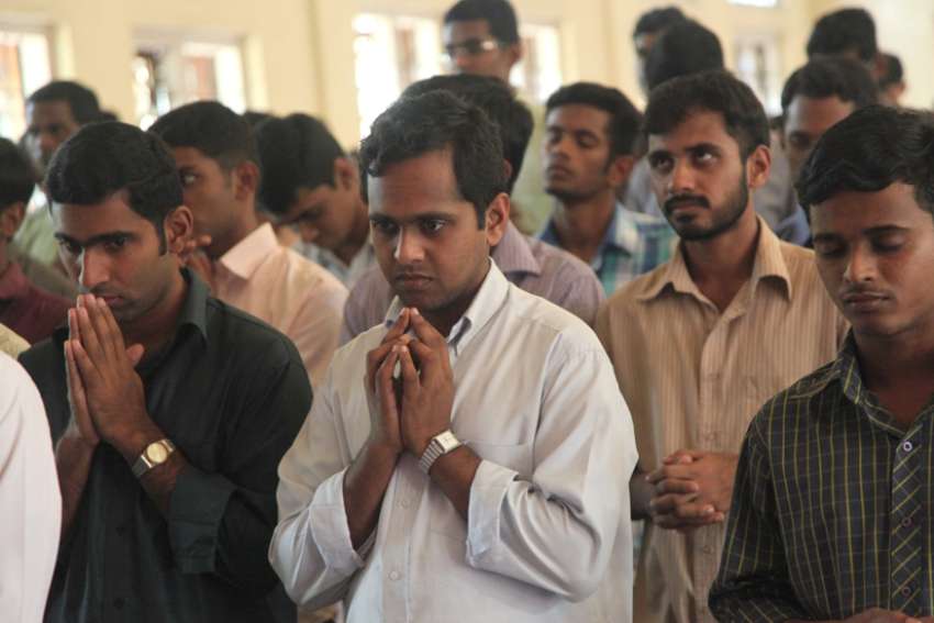 Syro-Malabar Catholics block archbishop's house to protest change in Mass