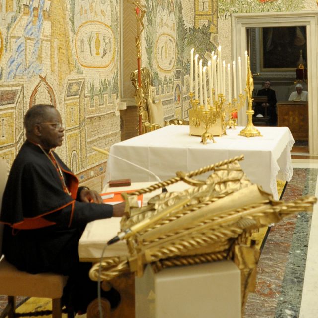 Faith is light at end of dark tunnel of life's struggles, Pope says after Lenten retreat