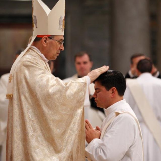 Regnum Christi charism not to be identified with founder, cardinal says 