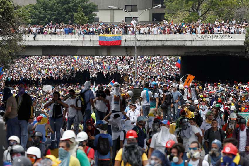 Pope encourages Venezuela's bishops to stay close to suffering people