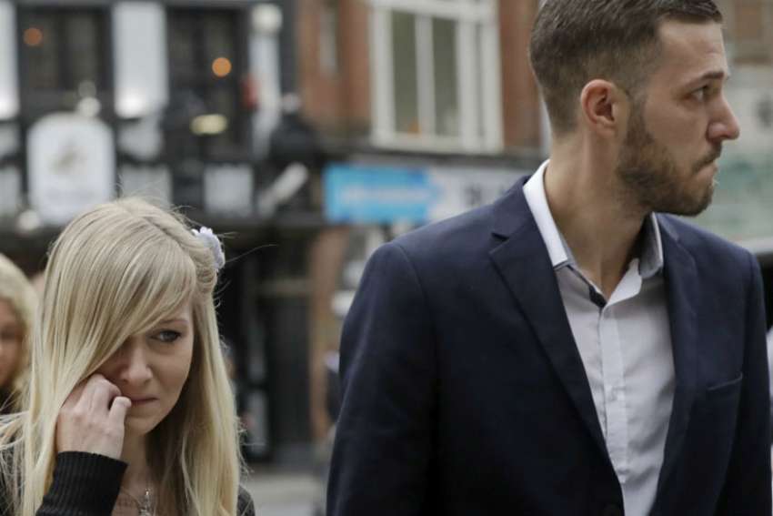 Pope, others pray as parents of Charlie Gard end legal struggle for help