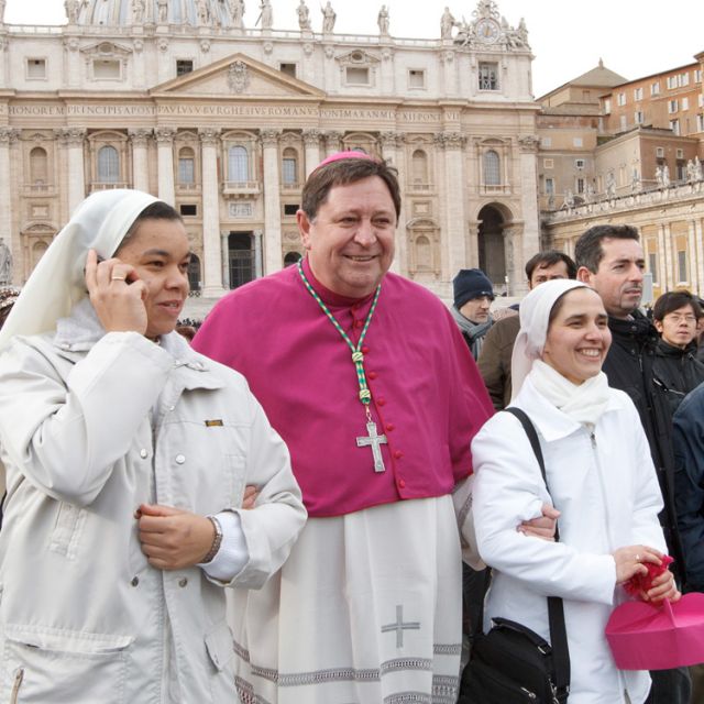 Richer orders should share with poorer religious, says Vatican prefect 