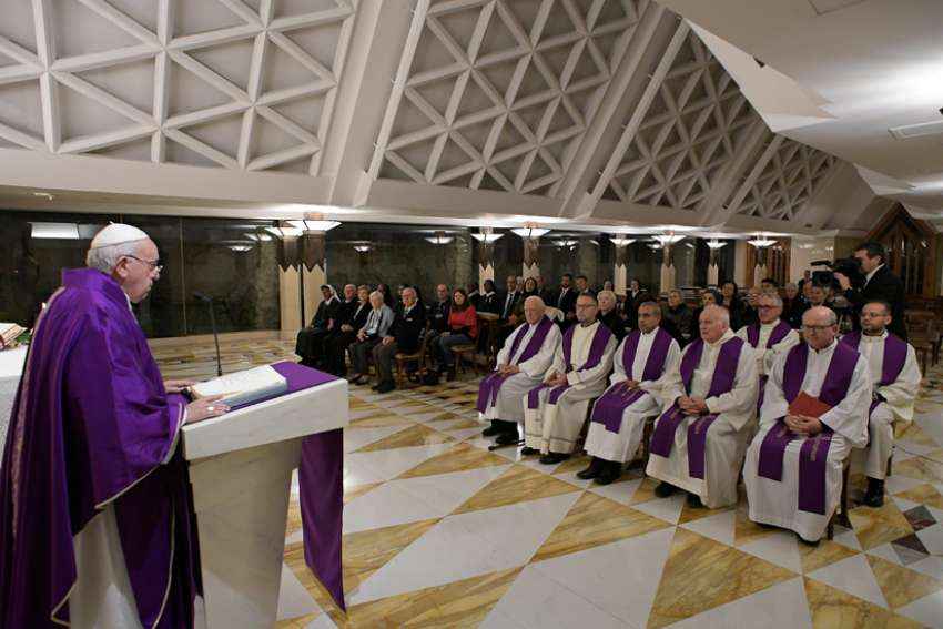 Let yourself be consoled by the Lord in confession, Pope Francis says