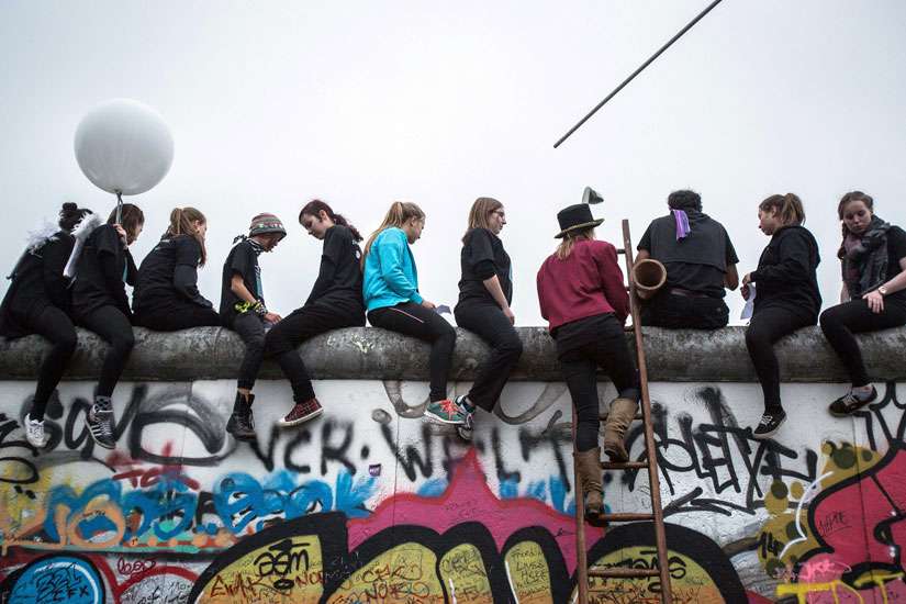 German church commemorates 25th anniversary of fall of Berlin Wall