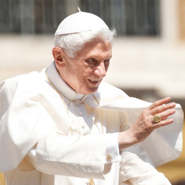 Pope tells U.S. colleges to strengthen Catholic identity 