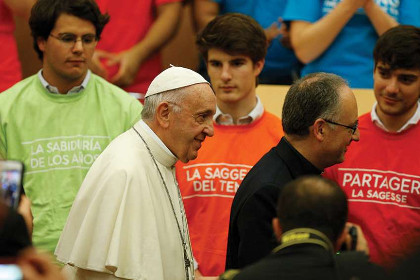Young people must know history, learn from the past, Pope says