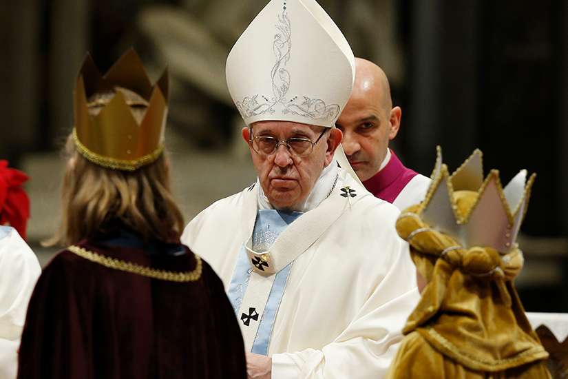 Pope Francis prays for new year marked by tenderness, peace