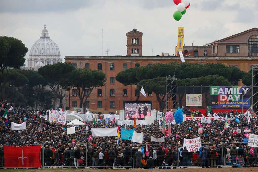 Italy: 'Family Day' rally draws hundreds of thousands