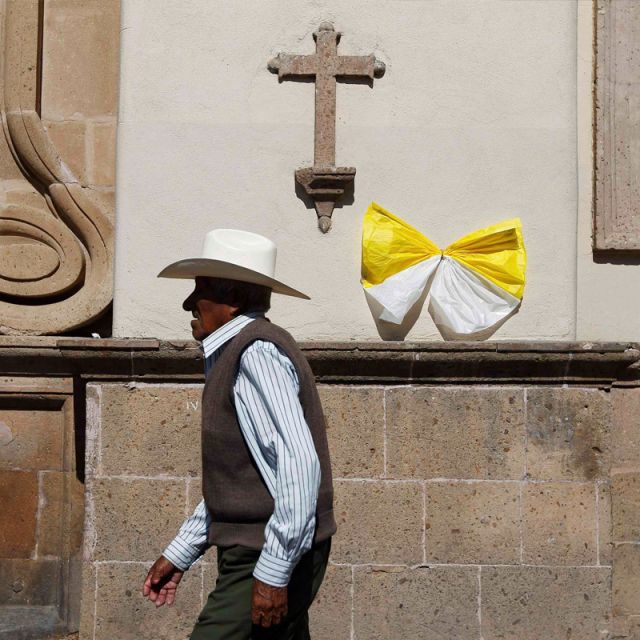 Waiting for the Pope: Vatican flags, human wall -- and hope for peace 