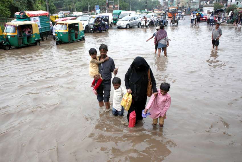 Mumbai Catholics open churches for thousands stranded by flooding
