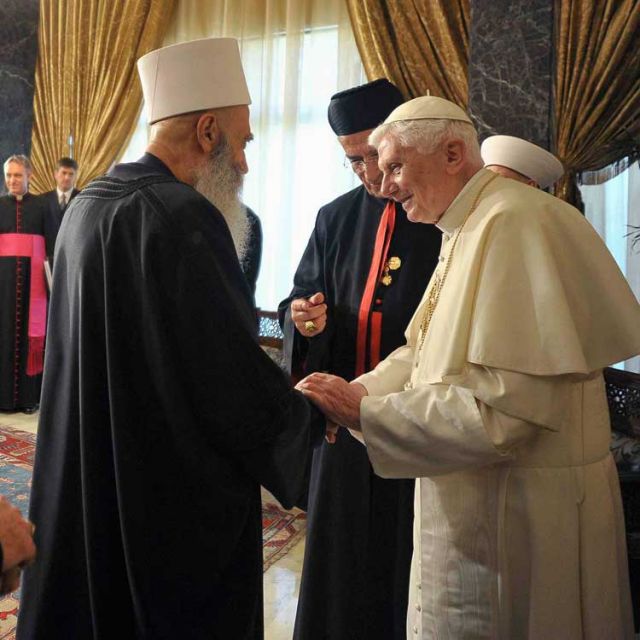 Pope says religious freedom is necessary for Middle East peace