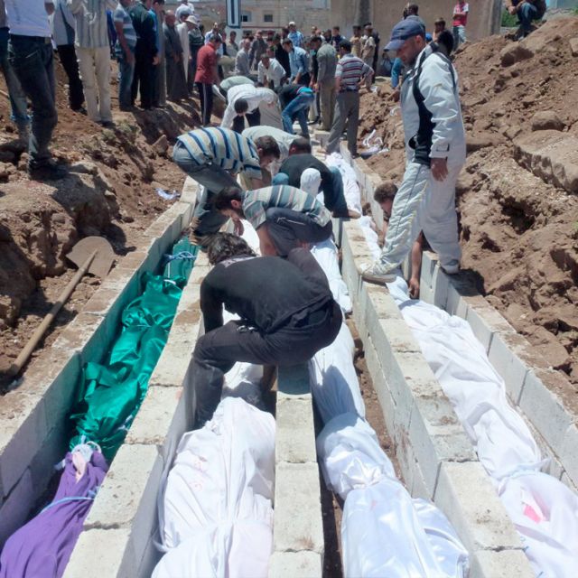 Pope condemns massacre in Syria, urges prayers, dialogue for peace 