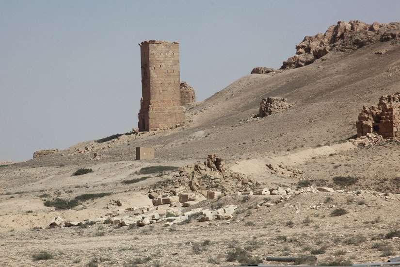 Recapture of Christian towns contrasts with Islamic State gains in Syria