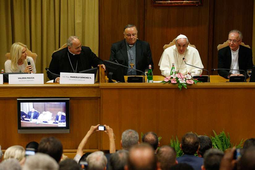 World's mayors head to Vatican, vow to tackle climate change, poverty
