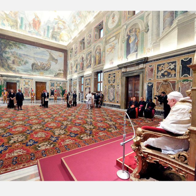 Laws, policies should not worsen economic inequality, Pope says 