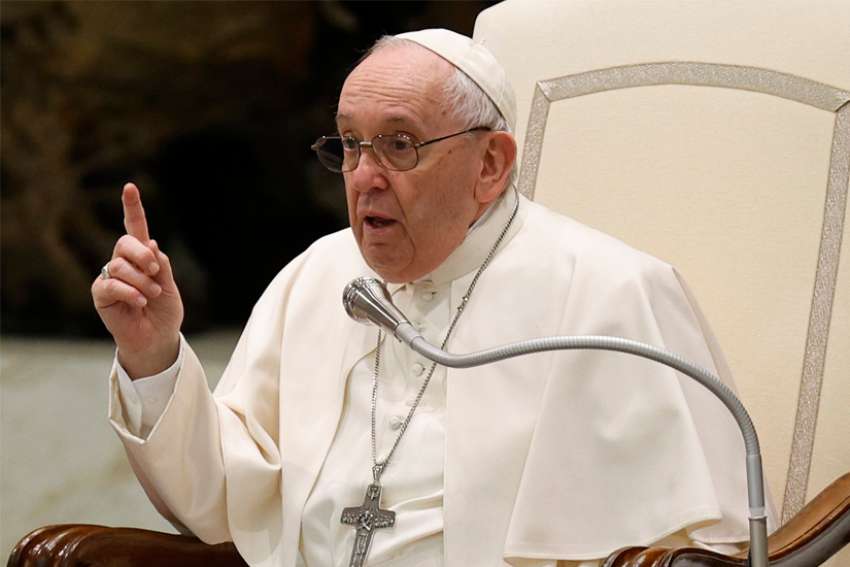 Pope Francis phones Ukrainian archbishop, offers encouragement, prayers