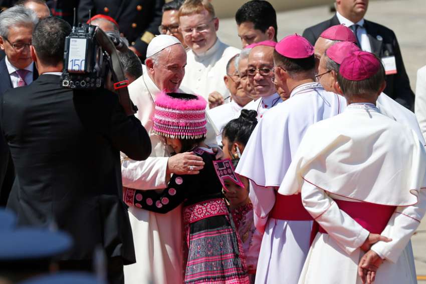 Pope Francis warmly welcomed to Thailand