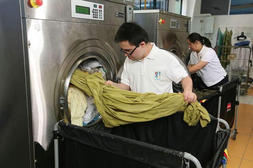 This is the first laundry with Down syndrome workers in Latin America