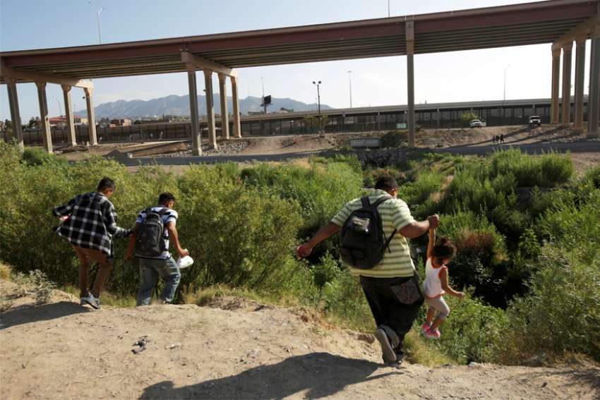 Texas bishop calls for stronger teaching on migrants and border crisis