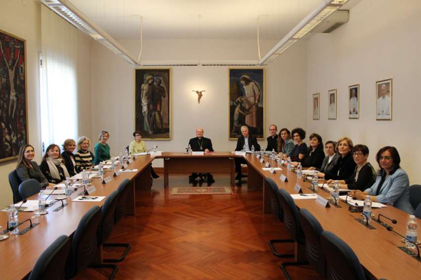 Pope praises women's consultation group at Council for Culture