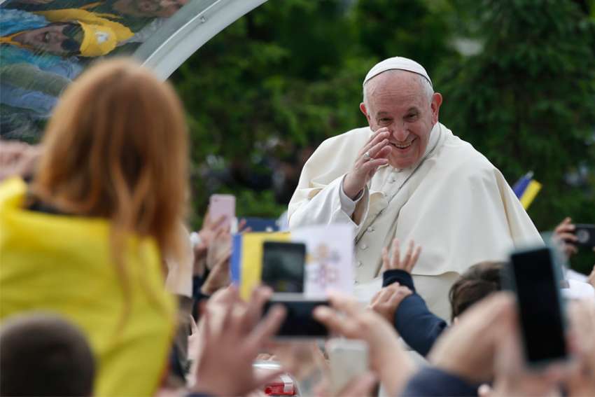 Pope Francis: Romanians, young and old, must hold on to their roots