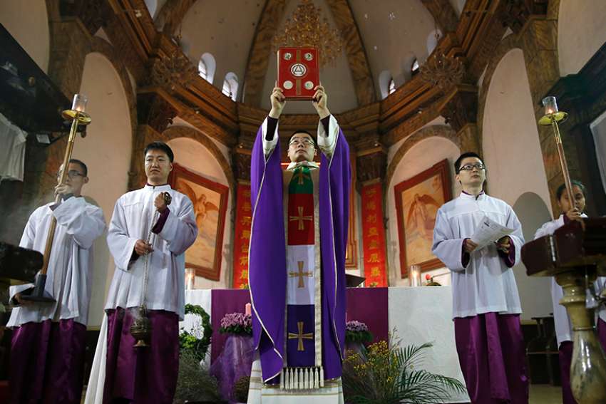 Time to heal, restore full communion, evangelize, Pope tells Catholics in China