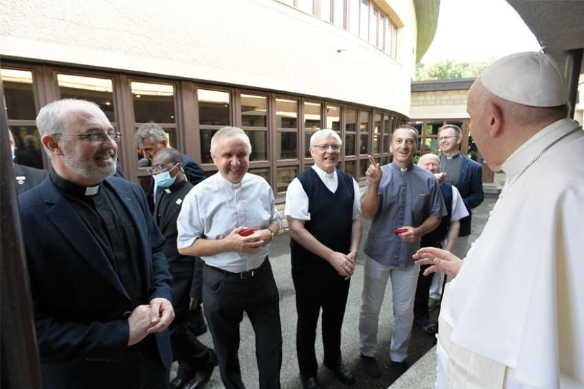 Pastoral outreach depends on looking forward, Pope Francis tells Jesuits