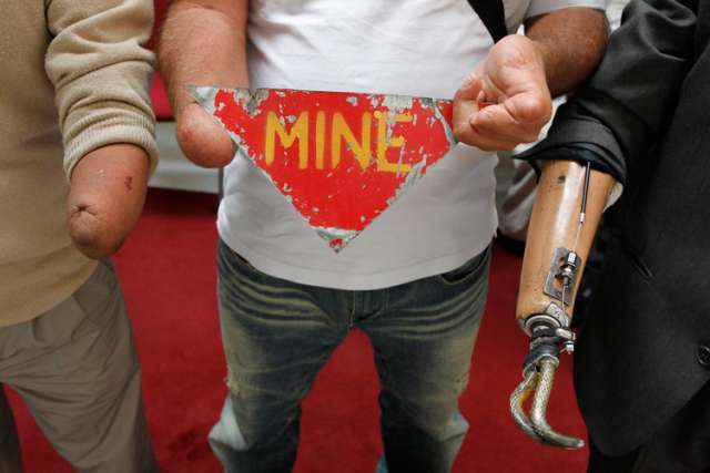 Pope urges complete ban on producing, using landmines