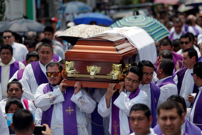 Salvadoran authorities arrest sacristan as suspect in priest killing