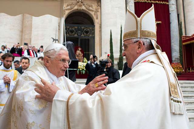 Canonization opens way for universal celebration of popes' feast days