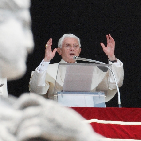 Evangelize with courage, conviction, joy, pope says 