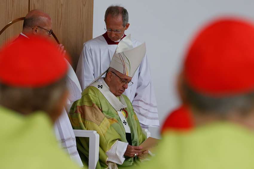 Pope Francis makes penitential plea for abuse scandals at Dublin Mass