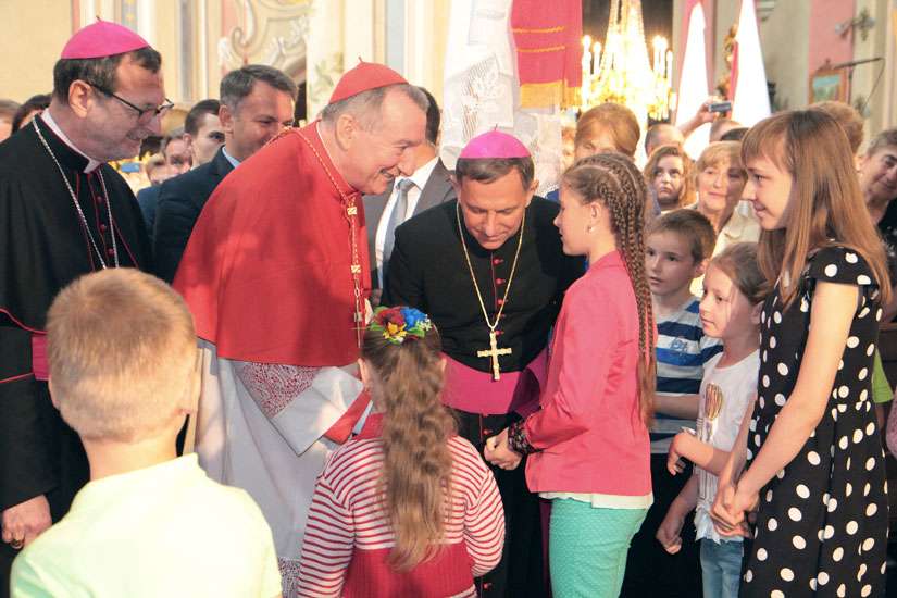 Cardinal Parolin shows solidarity with Ukrainians suffering from war