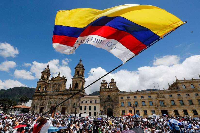 Colombian guerrillas hope to meet Pope in Cuba as peace talks continue