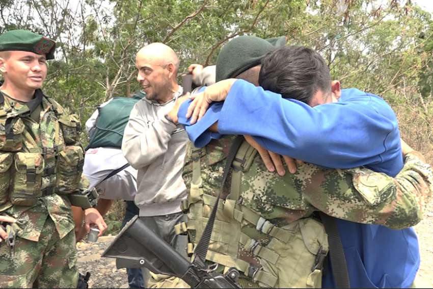 Colombian churches help Venezuelan soldiers who have walked away