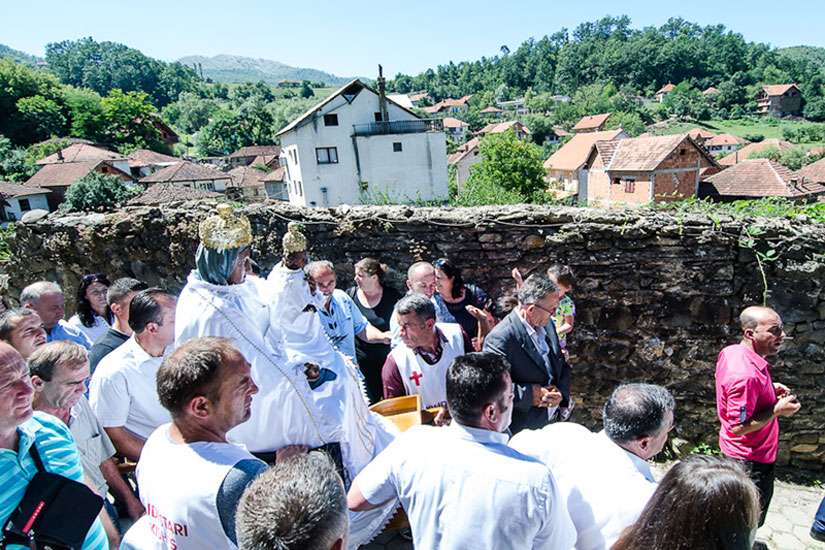 Pilgrims crowd church where Mother Teresa once prayed