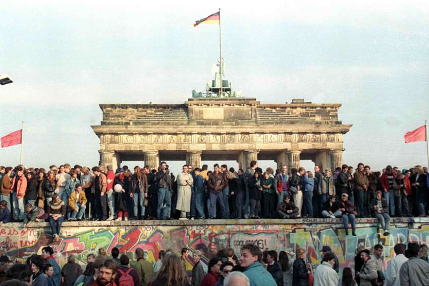 European bishops mark 30th anniversary of fall of Berlin Wall