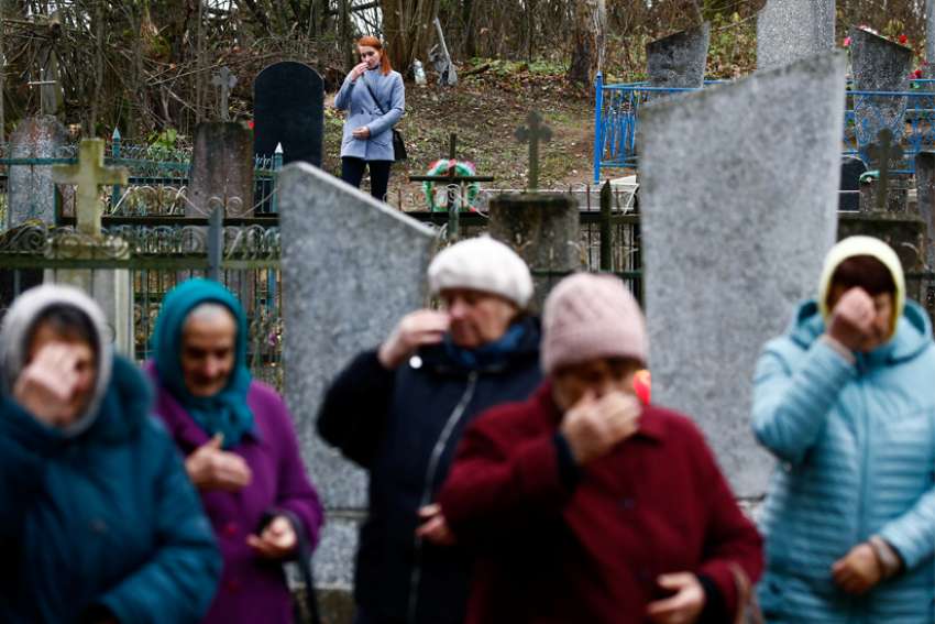 Death comes to those who forget it, Pope Francis says