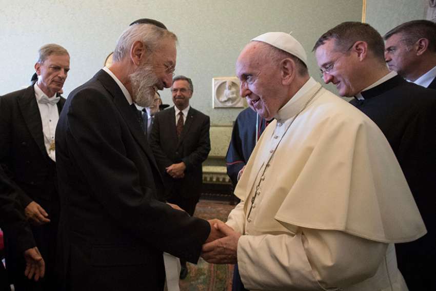 Pope offers early new year greetings to world's Jewish communities